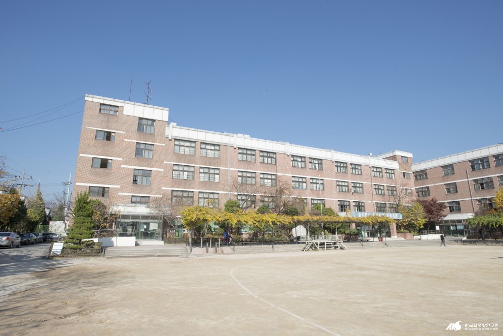 창북중학교 - 창북 중학교 측면의 교사