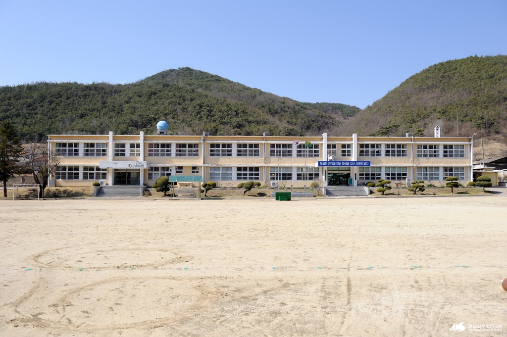 중학교 - 춘산 중학교 전경