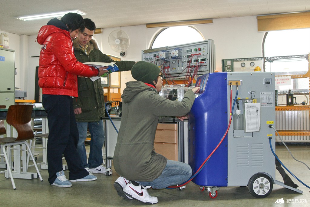 인하 공업 전문 대학 - 인하 공업 전문 대학 산업 설비과 공조 냉동 실습