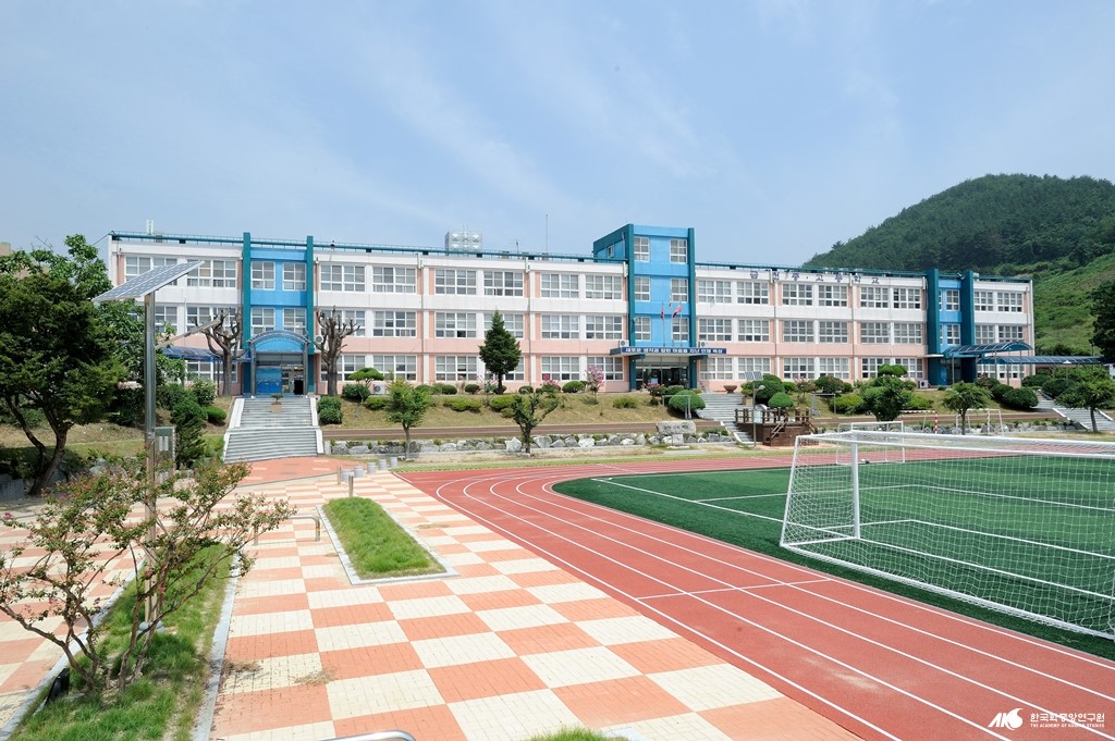 동곡리 - 금천 중학교 전경