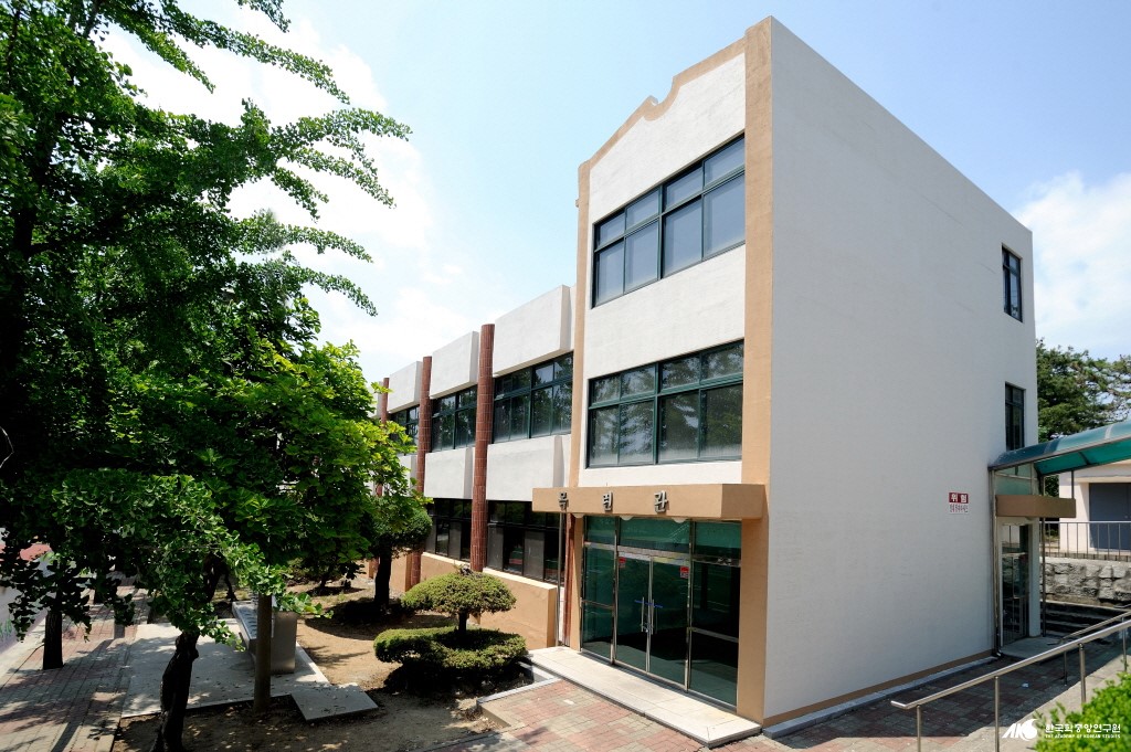 영북 중학교 - 영북중학교 목련관 건물입구