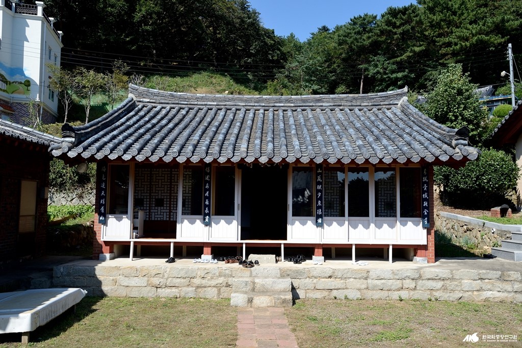 온천동 달북 마을 광주 김씨 세거지 - 향경재