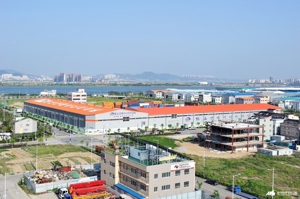 런던 금속 거래소 지정 창고 - 은산해운항공 창고