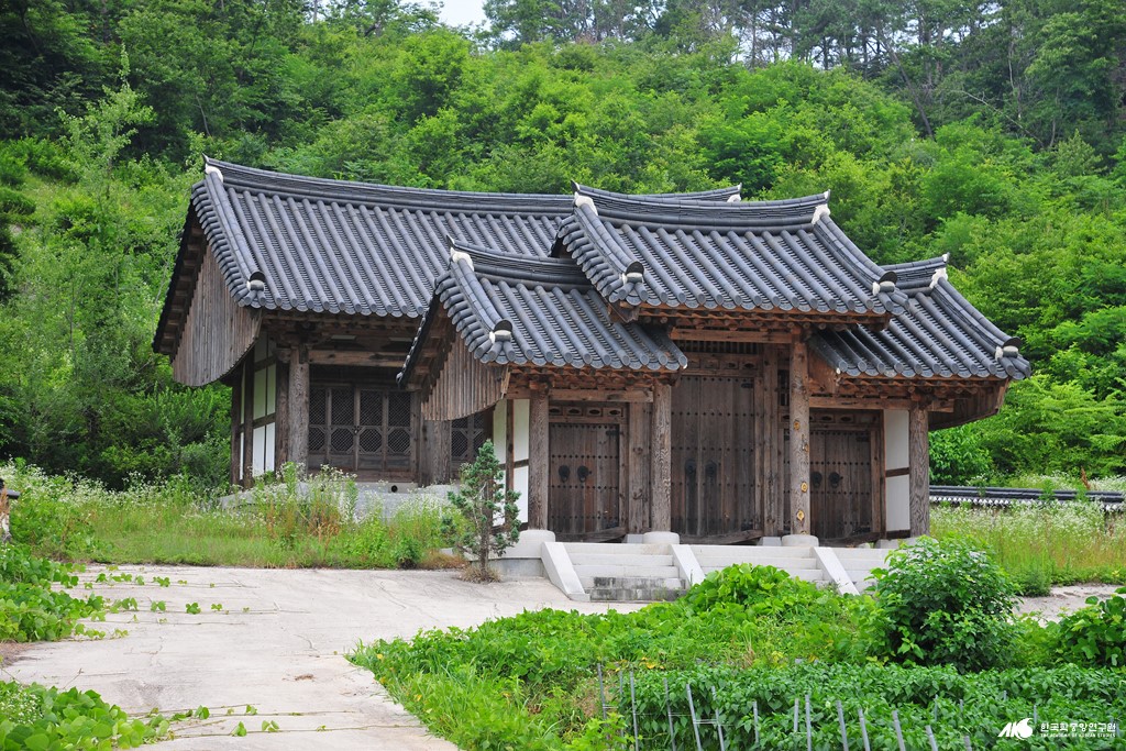 옥산사 - 옥산사 복원 좌측면