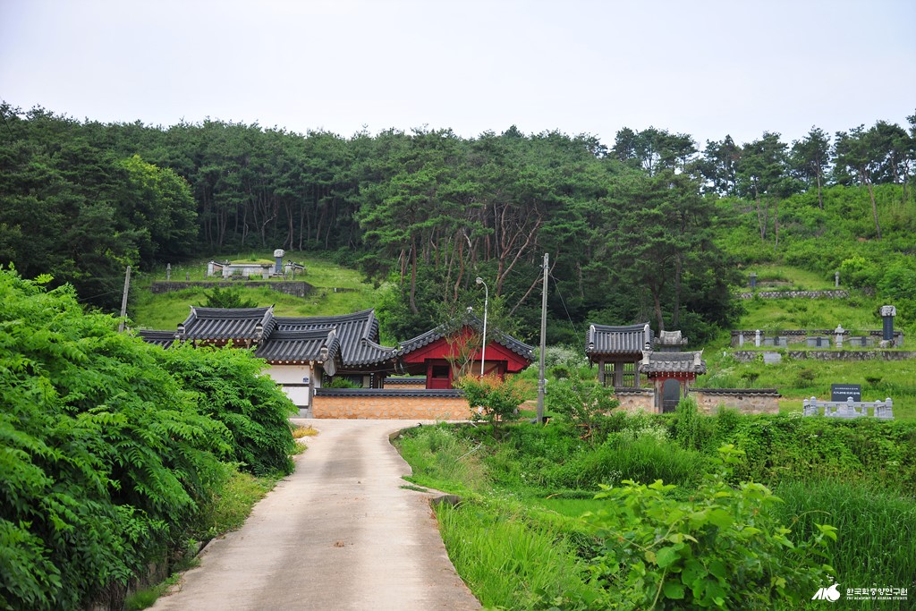 옥천부원군조원길묘및묘표 - 옥천 부원군 조원길 묘와 주변 모습