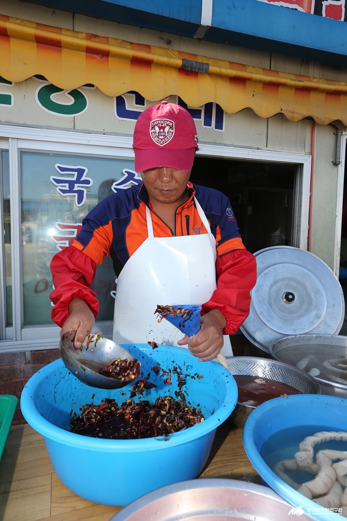 연다라 - 순대 작업하는 모습