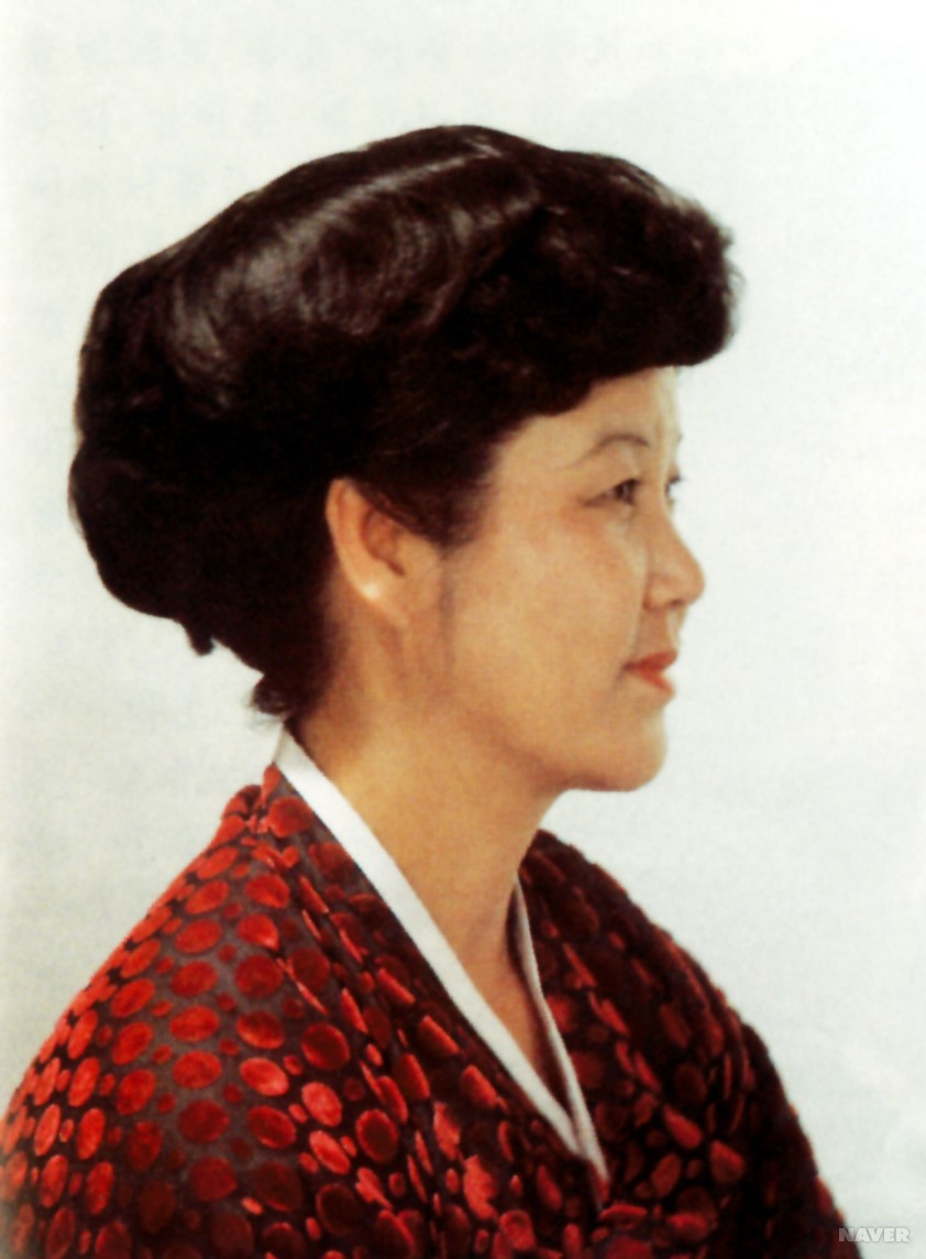 쪽진머리 옆모습