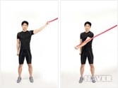 3. 탄력밴트 잡고 대각선으로 팔 끌어 올리기