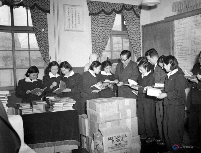 정부수립전후~6.25 전쟁기 - 이선근문교부장관 한미재단 서적인수후 열람(1956)