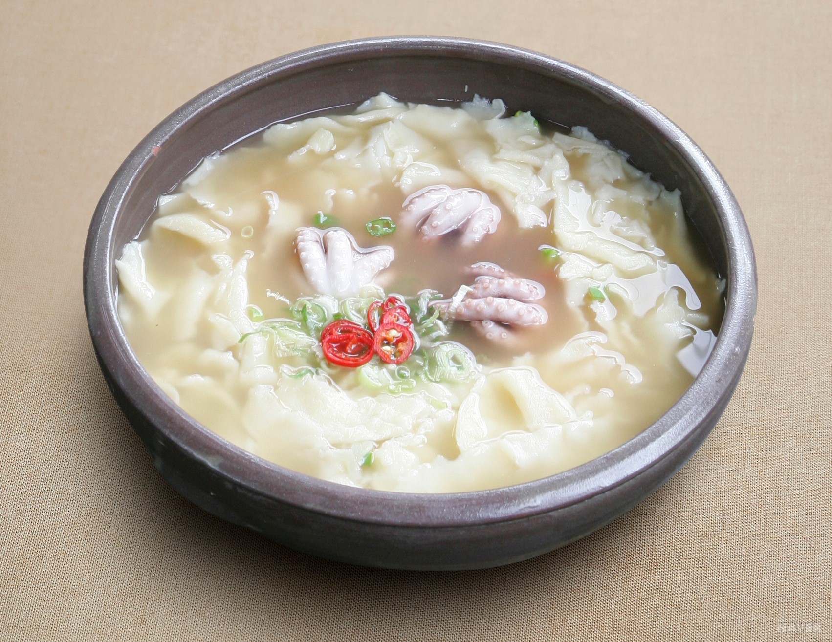 Haemulsujebi - 해물수제비(Haemulsujebi)