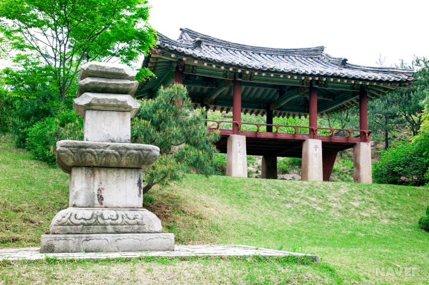 흥국사탑과 류수영