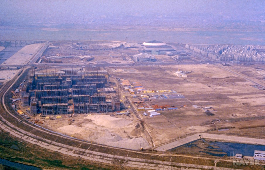 잠실운동장과 우성아파트 공사 1981