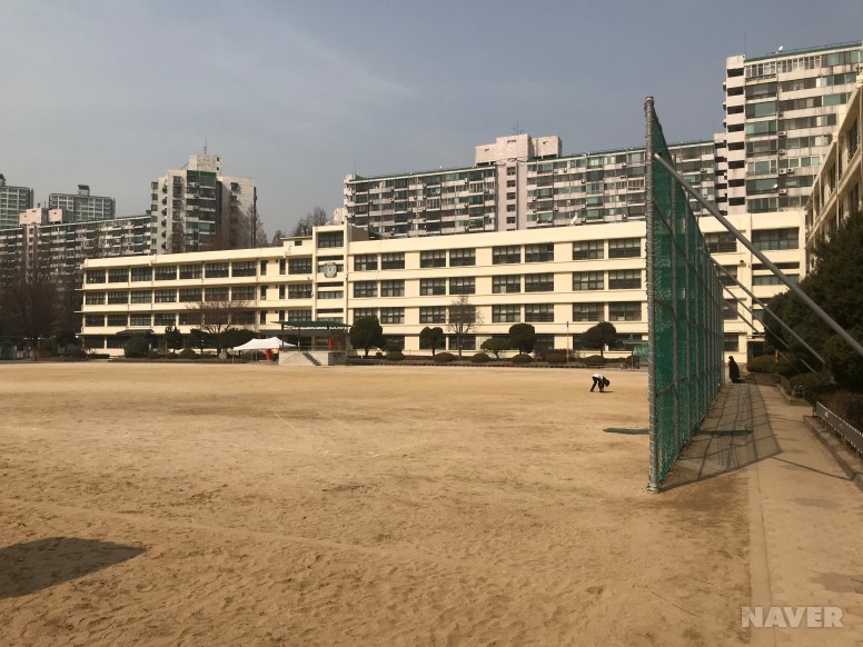 신천초등학교 운동장