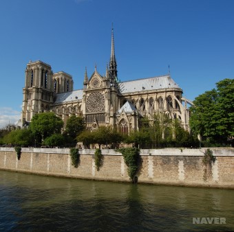프랑스 파리 Notre-Dame de Paris (Gothic cathedral), south facade, view from the Seine