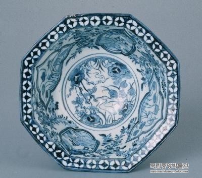 청화백자산수문팔각푼주 - 靑畵白磁山水文八角푼주