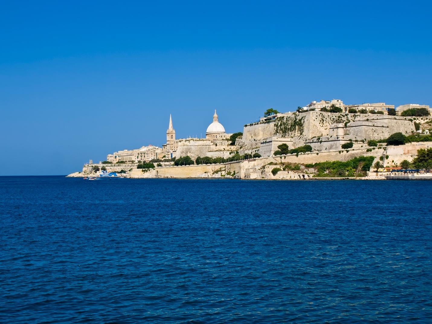 몰타 경제적 자급자족 거주 허가증 - Valletta Skyline as seen from Marsamxett Harbour